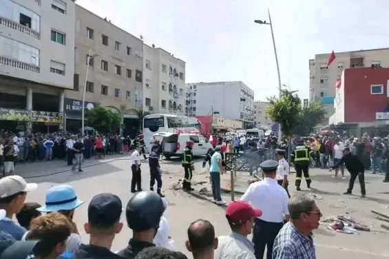 Tragic bus accident in El Jadida claims young man's life and injures several