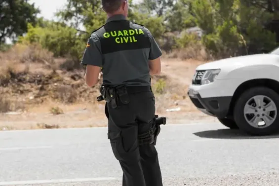 Spanish civil guard arrests man for theft and fraud before fleeing to Morocco