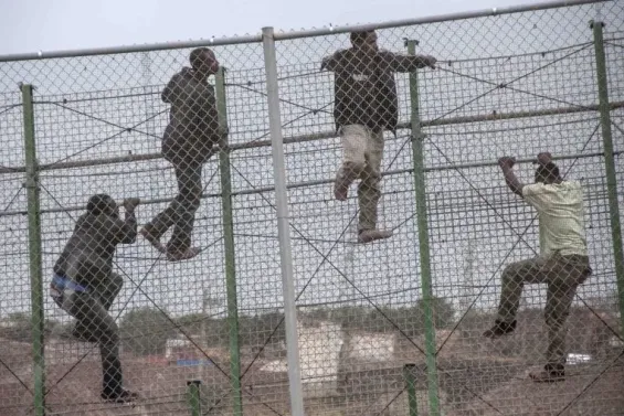 Morocco thwarts attempt by 400 migrants to storm Ceuta fence