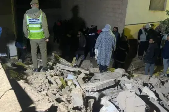 Urgent evacuation averts disaster as house collapses in Fez neighborhood