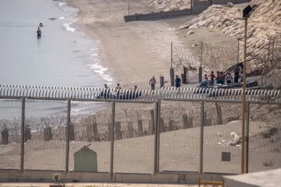 Migrants from Morocco and sub-Saharan Africa reach Ceuta amid bad weather conditions
