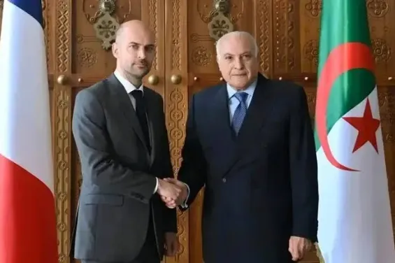 Sahara discussed in phone call between Paris and Algiers