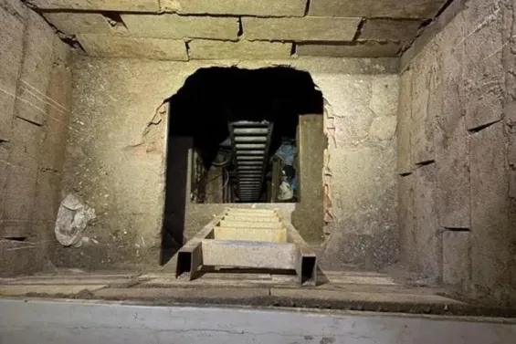 A suspect reveals involvement of security personnel at the Port of Ceuta in drug smuggling through a secret tunnel with Morocco