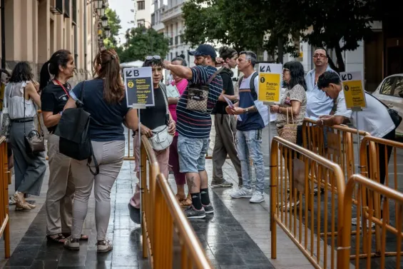 Moroccans rank second in Spain regularization with 157000 applications