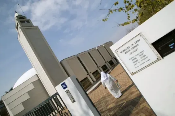 Great Mosque of Lyon faces backlash over 75 euro funeral prayer fee