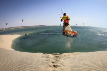 Nomad #50: La duna Blanca, pequeño paraíso de kitesurfistas en Dajla, en peligro