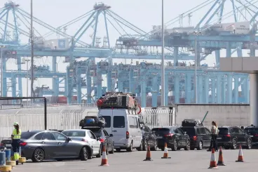 Espagne : Le ministre de l'Intérieur, Marlaska, inspecte le déroulé de l'Opération Marhaba 2025 à Tarifa