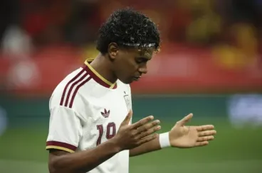 Cánticos racistas en el fútbol europeo reavivan el debate sobre la discriminación