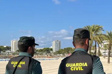Spanish Civil Guard arrests four after chase involving truck stolen in Morocco