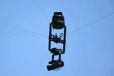 الشركة الوطنية للإذاعة والتلفزة تطلق صفقة لتغطية كان 2025 بكاميرات "Spidercam"