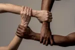 Espagne : hausse de 12,8 % des cas de discrimination raciale [Rapport]