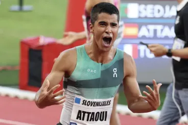 العدّاء ذو الأصول المغربية محمد عطاوي يحقق ثالث أسرع زمن في التاريخ في سباق 1000 متر