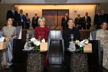 Teatro Real: Las princesas, acompañadas de Brigitte Macron, asisten a la inauguración