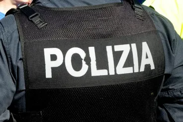 مراهق مغربي يُنقل إلى المستشفى بعد تعرضه لهجوم من أكثر من 20 شخصاً في إيطاليا