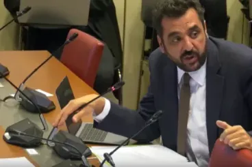 كريم بن شيخ يقيم الوضع المالي وآفاق وكالة التعليم الفرنسي في الخارج