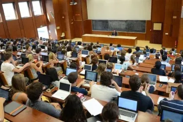 France to restrict APL housing aid for non EU students in 2026