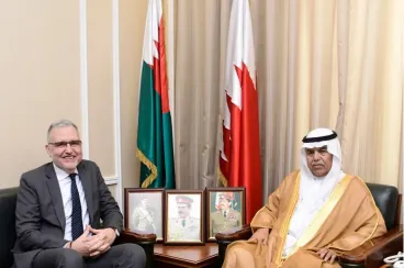 Le ministre bahreïni des Affaires de la Défense reçoit l'ambassadeur du Maroc