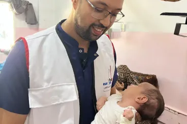 Dr. Anas Chebaatha: «La población de Gaza no ha hecho nada para merecer lo que vive» [Entrevista]