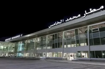 فقدت عجلة في الجو.. طائرة خاصة كانت متجهة إلى إسبانيا تهبط اضطراريا في الدار البيضاء