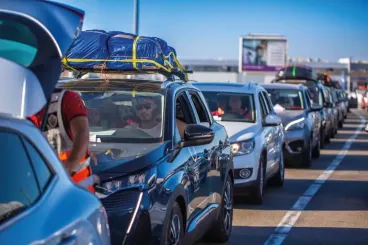 مرحباً 2025: 7.5 مليون مسافر و 2 مليون مركبة و7,800 رحلة عبور