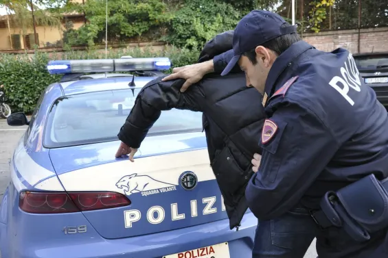 Detención en Nápoles: arrestan a un ladrón de relojes de lujo robados a un empresario marroquí