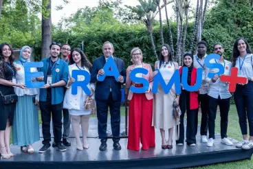 La embajadora de la UE rinde homenaje a 23 becarios marroquíes del programa Erasmus+