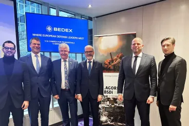 El belga-marroquí Yassine Rafik organiza el primer salón de defensa en Bélgica.