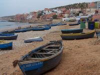 Barques sur la plage de Taghazout alt=