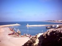 Port de Cap de l eau et en arrière la plage qui le sépare avec Saidia alt=