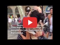 Barcelona : After the deadly attacks, a Muslim man is offering hugs for free in Las Ramblas
