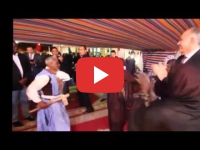 Salaheddine Mezouar et Jesse Jackson dansent sur les rythmes sahraouis à Dakhla