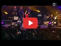 Mawazine : Nancy Ajram chante avec le drapeau du Maroc sur les épaules 